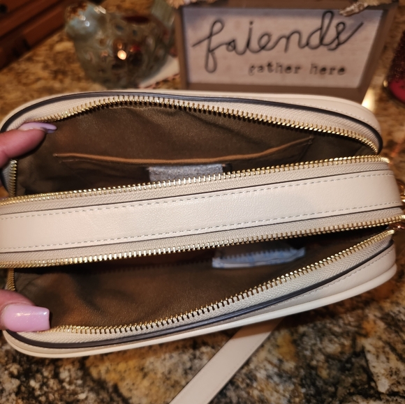 Super Pretty Puffy Linear Quilted Cream Leather Jes COACH Crossbody!! - Picture 6 of 16